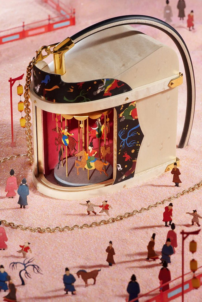 《盛唐球赛》镶嵌主题公主包 图片来源：端木良锦官方微信