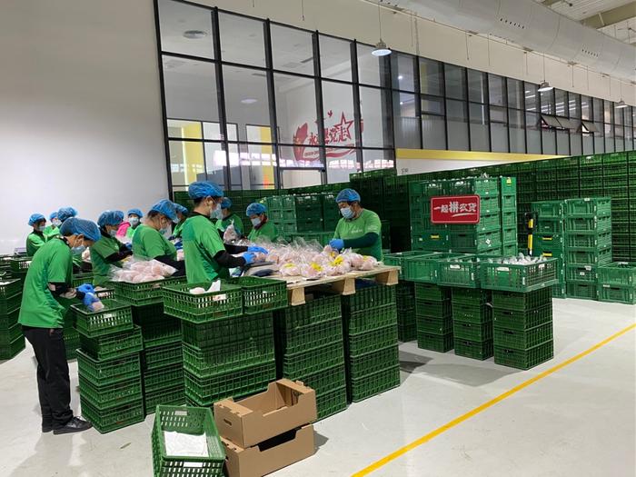 ▲绿行者生鲜官方旗舰店今年6月加入拼多多百亿补贴，店铺销量已达10万+。李云丰丨摄