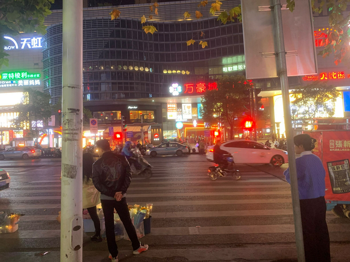 万豪城市广场处增加的人行道。摄影：翟星理