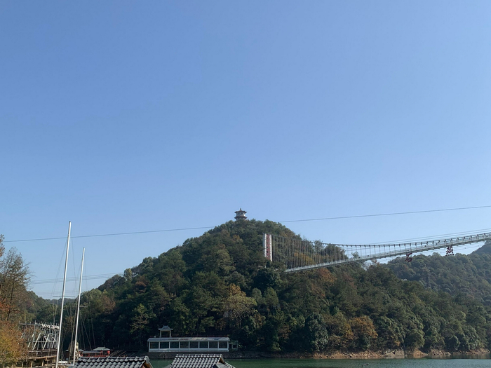 金家在金龟岛山顶复建的建筑。图片来源：受访者供图