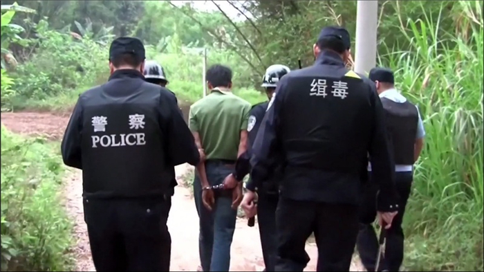 抓捕贩毒人员（央广网发   柳州市公安局供图）