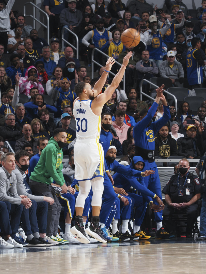 库里改变了篮球运动。