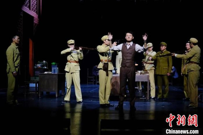 《直播开国大典》剧照 国家话剧院供图