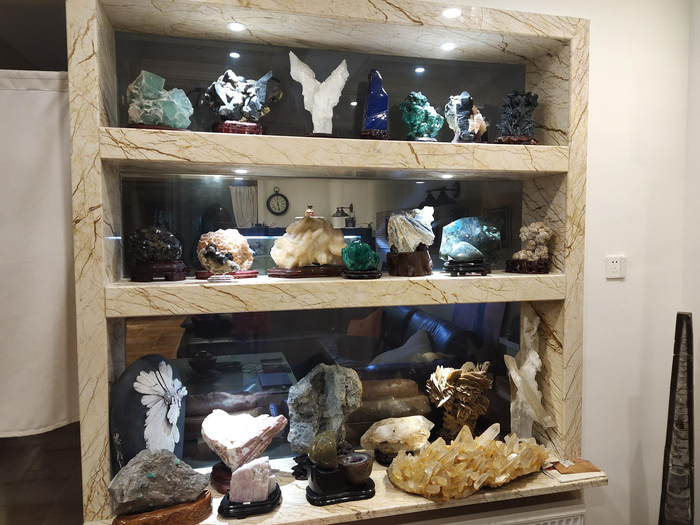 付小方家中摆满了全国各地收集来的矿石。新京报记者马延君摄