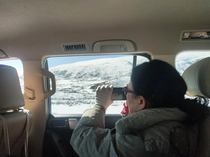▲11月29日，付小方在前往折多山的路上拍下沿途地貌。新京报记者马延君摄。