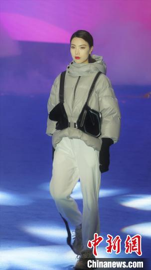 服装设计展示。　李浔 摄