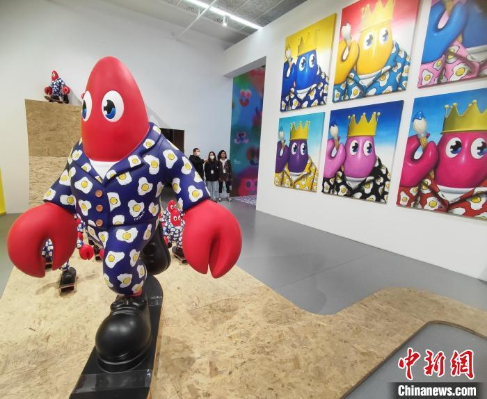 艺术家的作品。　唐小晴 摄