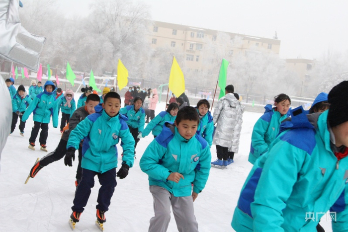冰雪嘉年华开冰仪式现场。张为 摄 央广网发