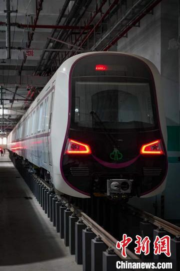 图为福州地铁5号线列车。　陈鹤 摄