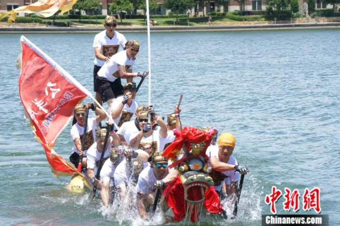 公羊会龙舟队参与2016年美国达拉斯国际龙舟大赛。中新社发 公羊会供图