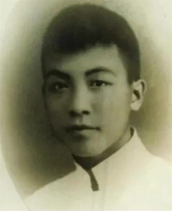 冯雪峰（图片来自网络）