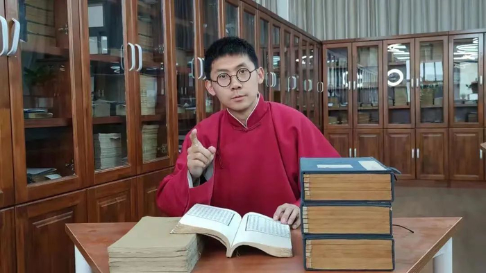 ▲呼和浩特第一中学语文老师牛杰近照。图/受访者供图 