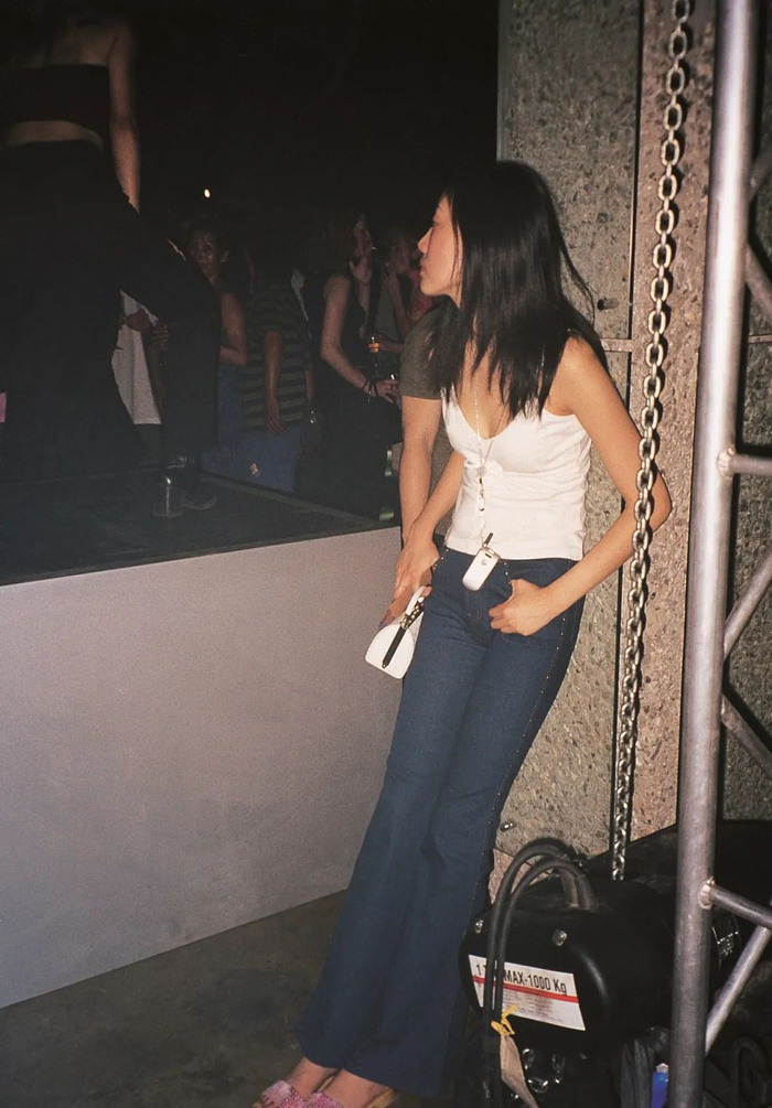 京城某酒吧 ，2000。