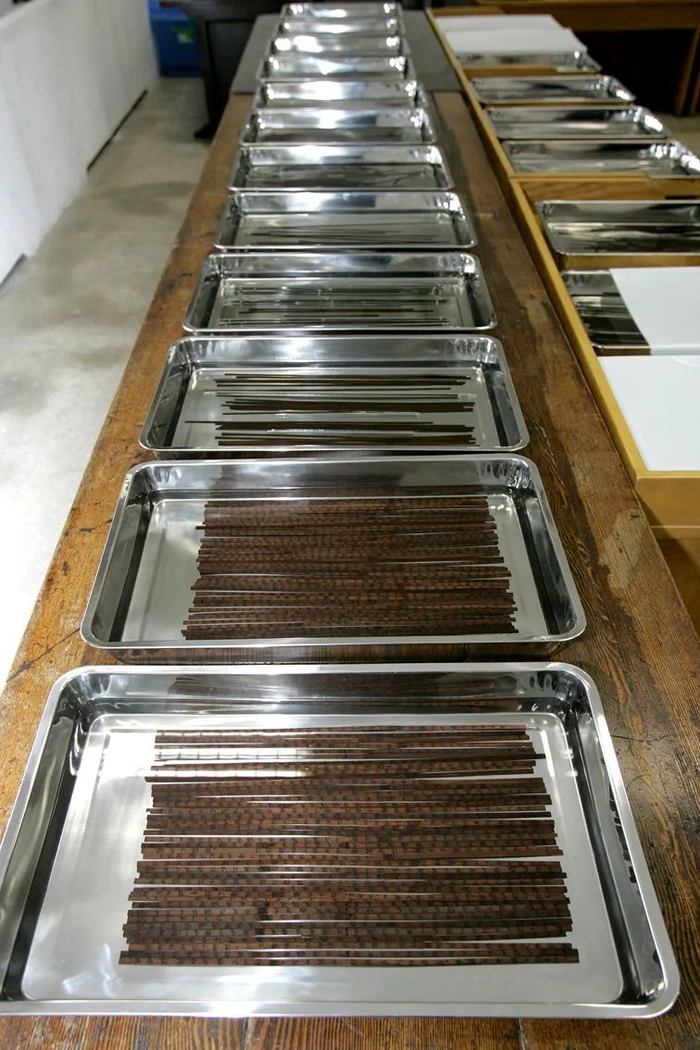 初步清理后的清华简（清华大学出土文献研究与保护中心提供）