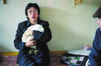 刘小东在老家，辽宁金城镇，1986。