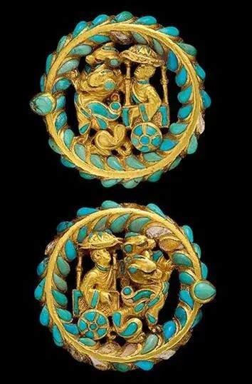现藏于故宫博物院的精美金扣饰