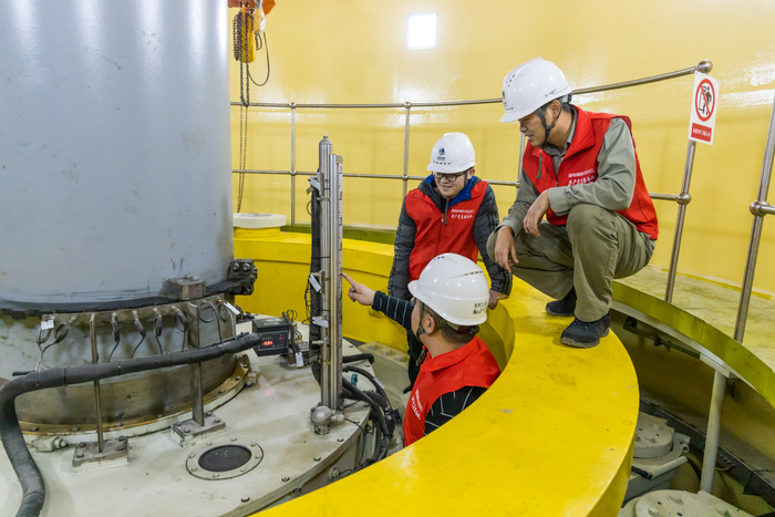 荒沟电站工作人员正在紧张施工中。牡丹江市委新闻中心 供图