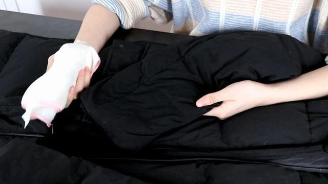 羽绒服钻绒怎么办?选购应注意什么?解决方法和挑选技巧都在这里|面料|静电|鹅绒|羽毛|缝线_新浪新闻