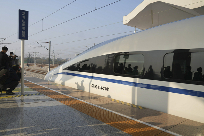 ▲赣深高铁列车。新华社记者 周密 摄 