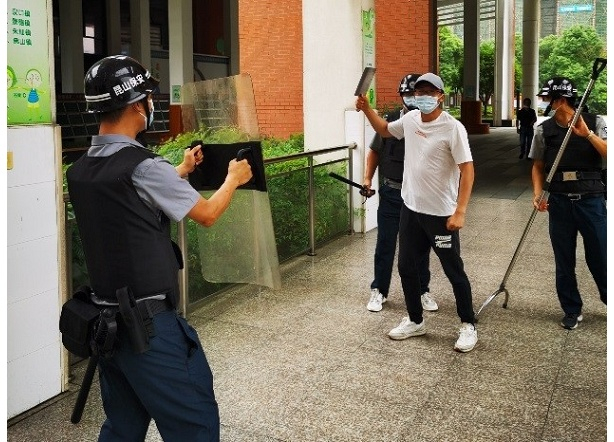 “反恐防暴”与消防演练（央广网发 通讯员供图）