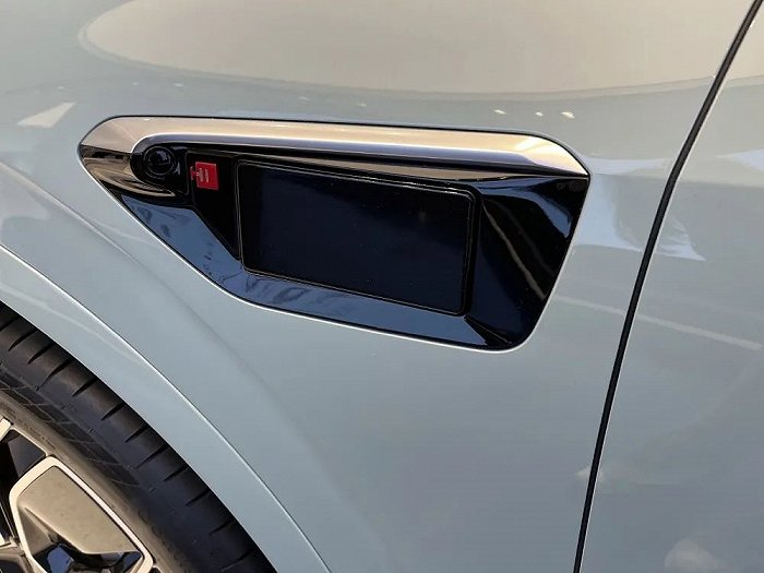 ▲阿维塔11车身搭载HI标志