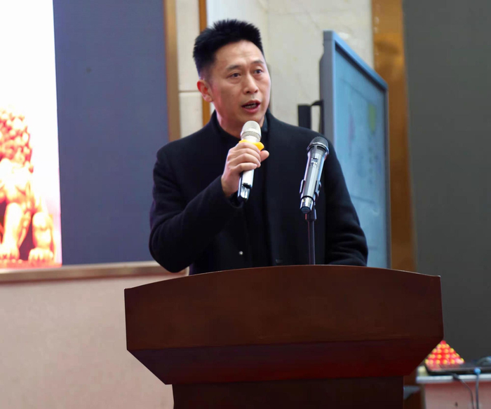 合川龙市中学党委书记、校长杨树吉致辞（央广网发  合川龙市中学供图）