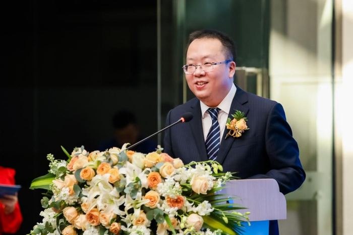 （星河控股集团总裁助理周为致欢迎辞现场图，企业提供，央广网发）