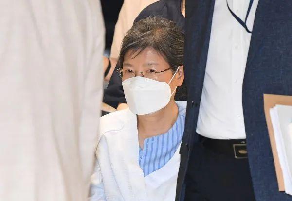 ▲当地时间2021年7月20日，韩国首尔，据韩国法务部消息，70岁的韩国前总统朴槿惠当天入住首尔圣母医院治疗旧病。（视觉中国）
