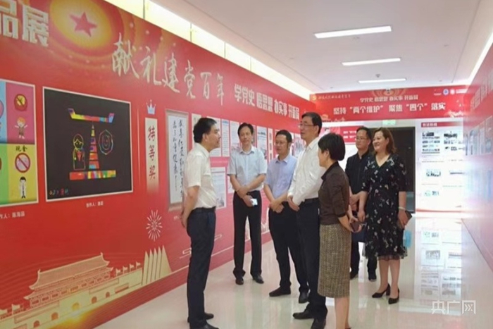 党史学习教育图片展（央广网发  浙江大学医学院附属儿童医院供图）