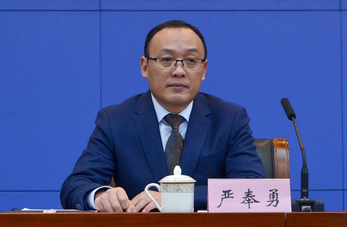 严奉勇回答记者提问 龚浩月 摄