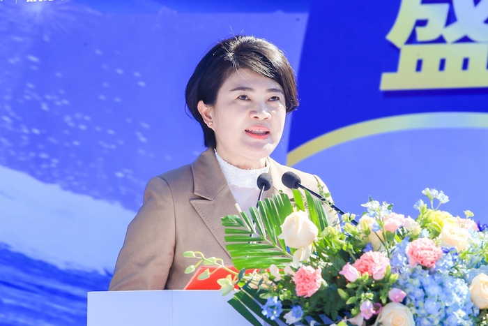 陵水县委副书记、县政府代县长罗桦致辞 央广网发 海南富力海洋欢乐世界 供图