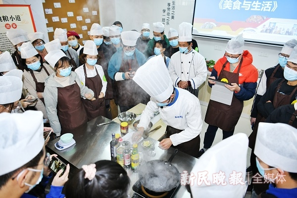 图说：学校劳动教育让同学“学一技之长、享劳动之乐、品生活之美”