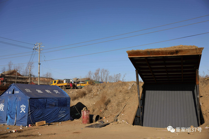 孝义杜西沟村黑煤窑隐蔽液压门。新京报记者 李英强 摄