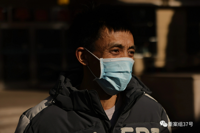 21日，湖北籍矿工徐可艾讲述井下透水惊魂一刻。新京报记者 李英强&nbsp; 摄