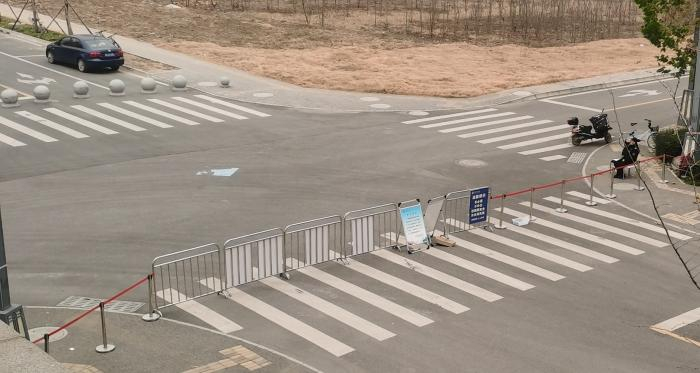 西交大创新港校区各路口已封闭&nbsp;图片来源：受访者提供