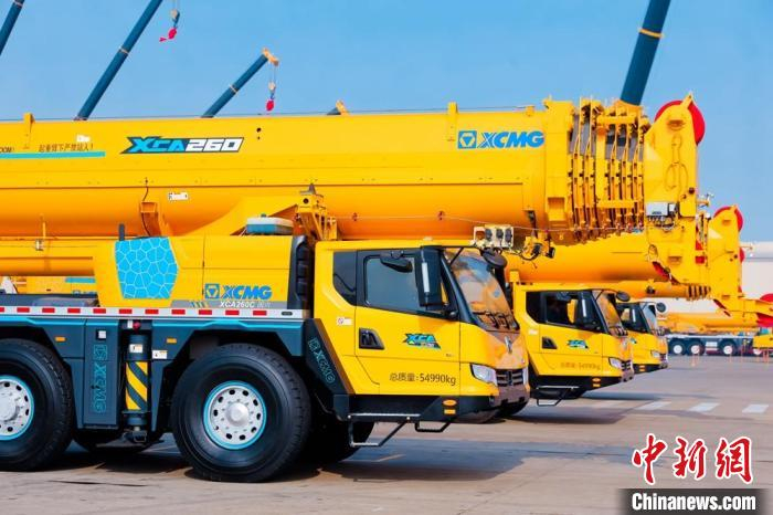 徐工重型推出C系列全地面起重机，率先实现零部件国产化率100%。　徐工集团供图