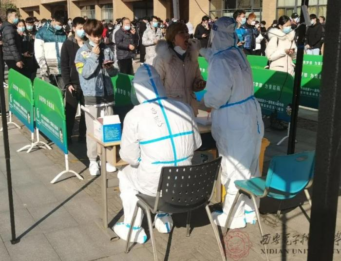 西安电子科技大学核酸检测现场&nbsp;图片来源：西安电子科技大学官微