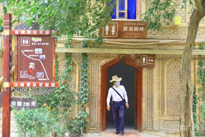 喀什今年新建14座旅游厕所，解决游客如厕难问题。王振强   摄 央广网发