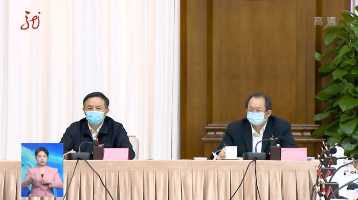 王一新（右）截图来源：黑龙江卫视