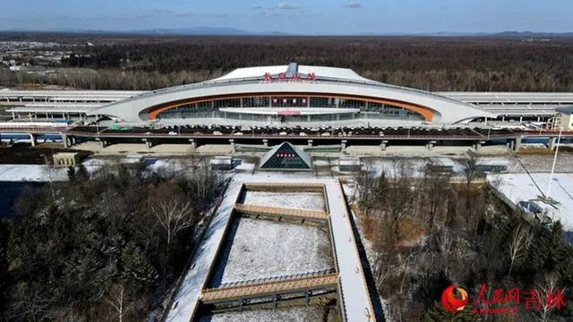 长白山高铁站站房。人民网李洋摄