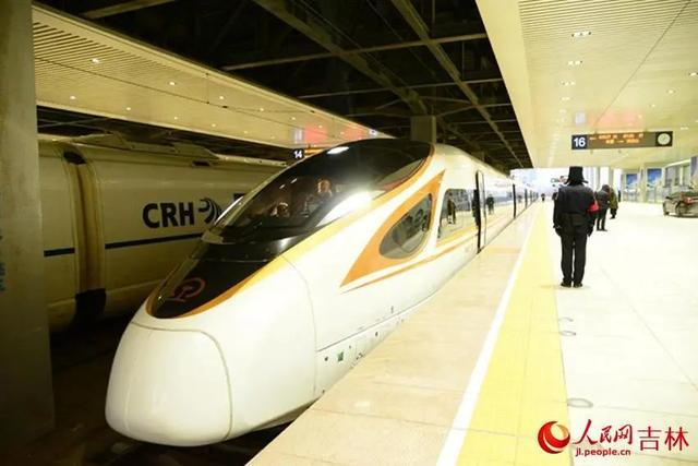 沈佳高铁白敦段24日开通运营。人民网李洋摄