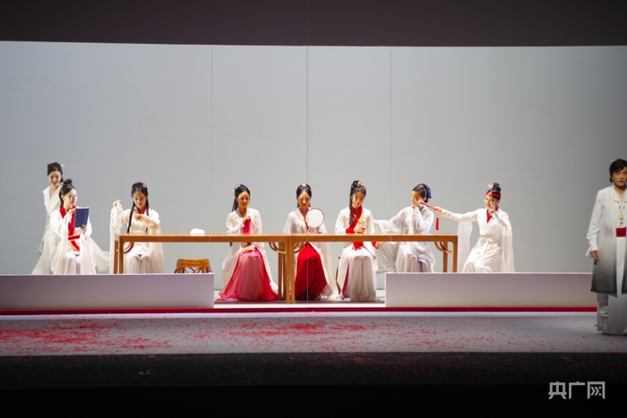 话剧《红楼梦》剧照（央广网发 秦智芝 摄）