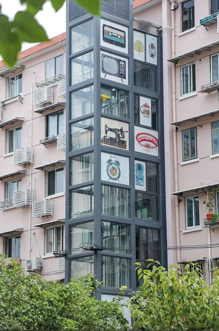 静安临汾街道，公共艺术作品《年代置物架》