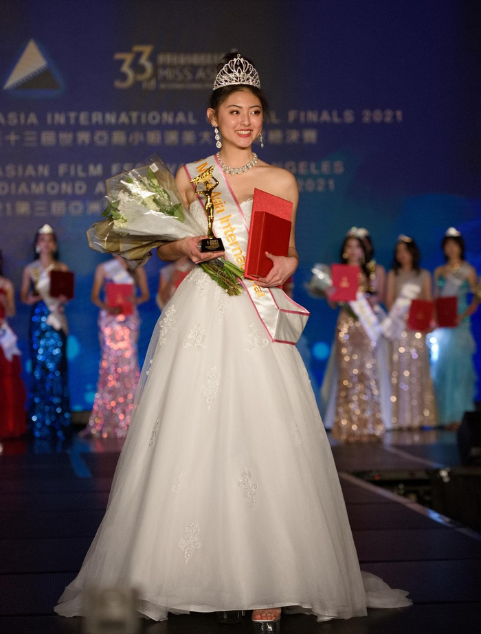 陶思航脱颖而出 一举获得世界亚裔小姐第33界选美大赛冠军