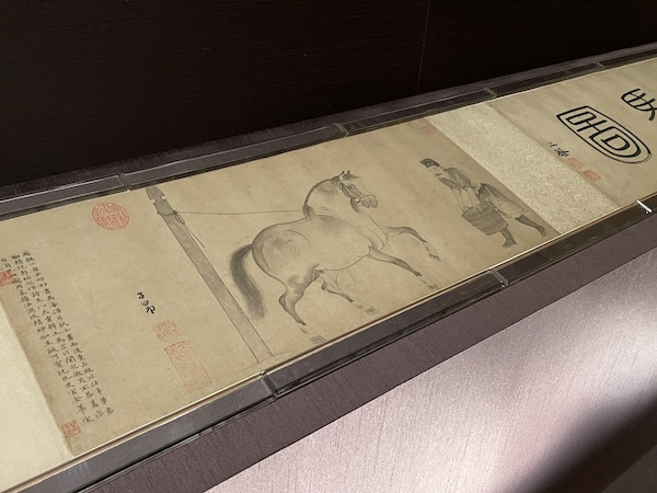 元代赵孟頫《 饮马图卷》展出现场