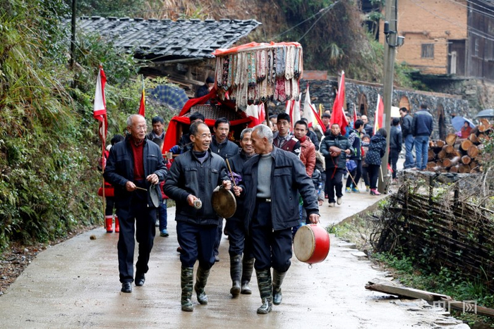 村民开展客家民俗活动（央广网发 丁黄村党支部供图）