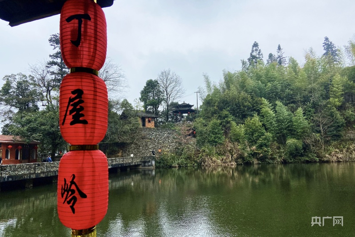 丁屋岭湖光山色（央广网记者 龚雯摄）