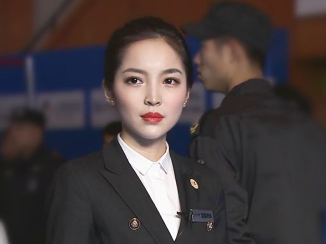 王钟瑶为何被称为“最美台球裁判”?是因为颜值吗? 查看8个回答|体育场|美女|身材|比赛|中式八球_新浪体育_新浪新闻