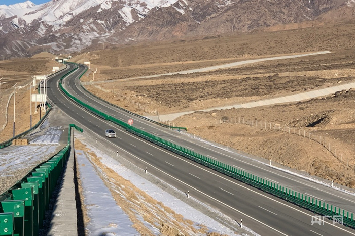 G575巴里坤至哈密一级公路。央广网发