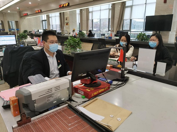 不动产交易综合窗口（央广网发 王雨峰摄）